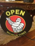 画像2: Michelin Tyres、ミッシェラン　タイヤのサイン、電光看板、ストアディスプレイ (2)