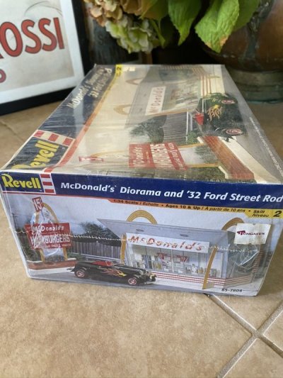 画像1: Ravell McDonald’s diorama 32 street rod with box