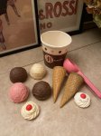 画像1: 31 Baskin Robbins Ice Cream Play Food Set  バスキン　ロビンス　プレイフードセット　紙カップ付き　レア！！ (1)