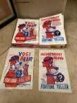 画像2: Hanna 　Barbera Yogi Bear Fortune Tellers With Box  / ヨギベア 、ハックルベリーハウンドの箱入り　フォーチューン　テラー　 (2)