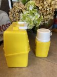 画像4: Kermit Muppet Plastic Yellow Lunch Box With Thermos / カーミット、マペットのプラスチック製　ランチボックス 水筒付き、60年代 (4)