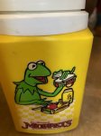 画像3: Kermit Muppet Plastic Yellow Lunch Box With Thermos / カーミット、マペットのプラスチック製　ランチボックス 水筒付き、60年代 (3)