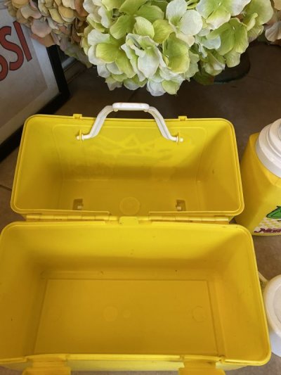 画像2: Kermit Muppet Plastic Yellow Lunch Box With Thermos / カーミット、マペットのプラスチック製　ランチボックス 水筒付き、60年代