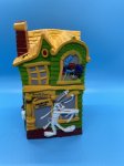 画像1:  Looney Tunes House Style  Plastic Bank /  ルーニーテューンズ  プラスチック製　家型　貯金箱 1997 (1)