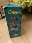 画像4: Hanna Barbera Flintstones Mug  Shaving Set  With Box 1994  /  フリントストーンズ、箱付きマグ、シェービングセット (4)