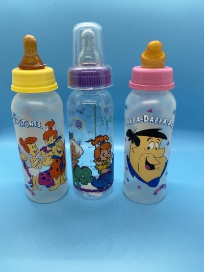 画像1: Hanna Barbera Flintstones Bamm Bamm& Pebbles Baby Milk Bottle 1998 /  フリントストーンズ、バンバンの哺乳瓶ドール