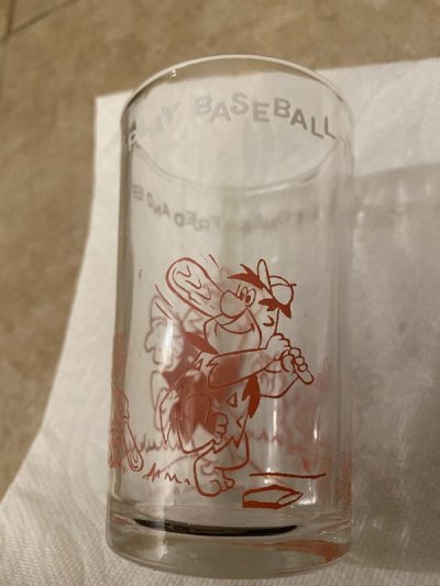 画像1: Hanna Barbera Flintstones Pink Fred&Barney Play Baseball Glass 1964 /  フリントストーン、ピンク　フレッド＆バーニー　野球グラス　(G)