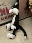 画像2: Looney Tunes  Sylvester Plush Doll /ルーニーチューンズ　シルベスター　ぬいぐるみ 1994年 (2)