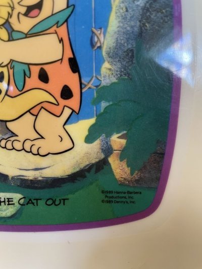 画像2: Hanna Barbera Flintstones Denny’s plastic plate Putting Cat Out　1989 / フリントストーンズ、デニーズ　プラスチック製プレート　プッティング　キャット　アウト