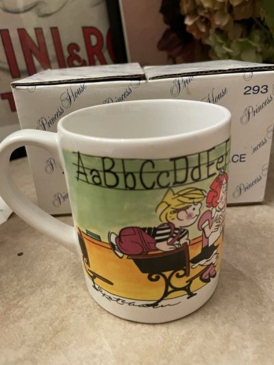 画像2: Dairy Queen Dennis The Menace Ceramic 2 Mugs Set With Box  1993 (A) / ディリークィーン　デニス　ザ　メナス　箱入り陶器製マグ　2個セット(A)