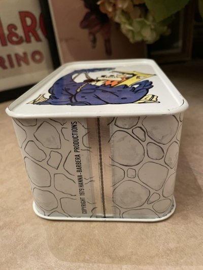 画像2: Hanna Barbera Flintstones Tin Can Fred Ride Coin Bank Box (A) / フリントストーン　ティン製　フレッドライド　貯金箱　ボックス型缶