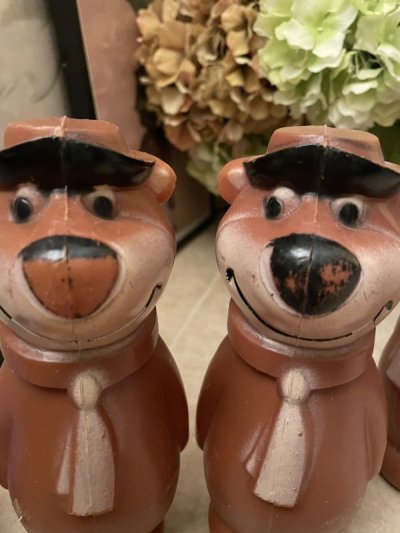 画像1: Hanna Barbera Yogi Bear Bowling Pin 5 Set With Ball  / ハンナバーベラ　ヨギベア　ボーリングピン5本セットとボール付き