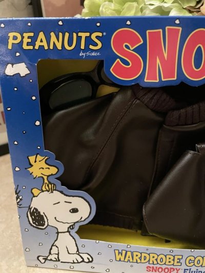 画像2: Peanuts Snoopy Wardrobe Flying Ace Clothes with box (B) / ピーナッツ、スヌーピー　箱入りフライングエース　着せ替え洋服