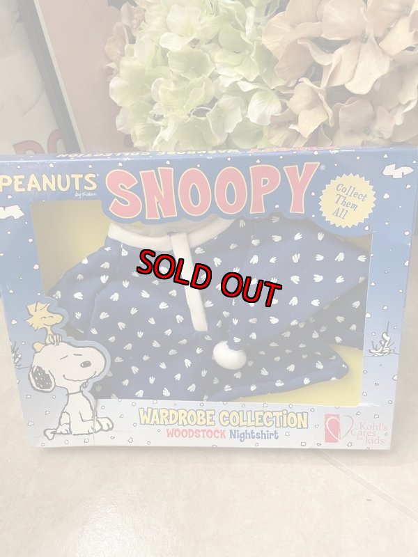 画像1: Peanuts Snoopy Wardrobe  Night Shirts Clothes with box (A) / ピーナッツ、スヌーピー　箱入り着せ替え洋服 (1)