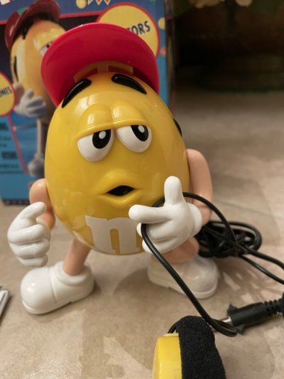 画像1: M&Ms Yellow Plastic Radio With Box  / エムアンドエム　黄色のプラスチック製　箱入りラジオとヘッドホン