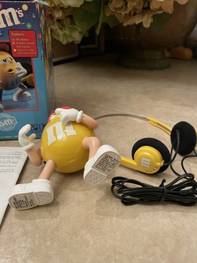 画像3: M&Ms Yellow Plastic Radio With Box  / エムアンドエム　黄色のプラスチック製　箱入りラジオとヘッドホン