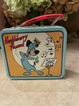 画像1: Hanna Barbera Huckleberry Hound Mini Tin Yellow Lunch Box(B)  / ハックルベリーハウンド　イエロー ティン製　ミニ　ランチボックス缶 (1)