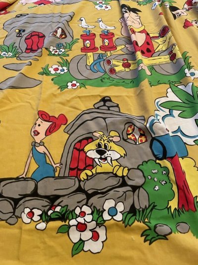 画像2: Hanna Barbera Flintstones Yellow Bed Spread Fabric Sheets / ハンナバーベラ、フリントストーンズのベッドカバー