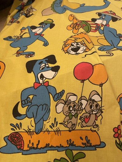 画像1: Hanna Barbera Huckleberry Hound  Flat Sheet  Yellow / ハンナバーベラ　レア！！　ハックルベリーハウンド　フラットシーツ