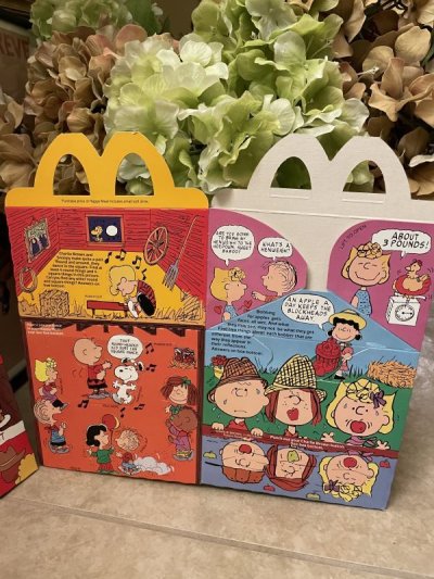 画像2: McDonald’s  Snoopy happy  Meal box set of 2 (A) / マクドナルドのスヌーピーハッピーミール箱　2箱セット