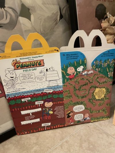 画像1: McDonald’s  Snoopy happy  Meal box set of 2 (B) / マクドナルドのスヌーピーハッピーミール箱　2箱セット