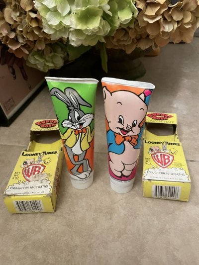 画像2:  Looney Tunes Porky Pig Babble  Bath Tube With Box  / ルーニーチューンズ　ポーキーピッグ 箱入りバブルバス　チューブ