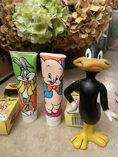 画像3:  Looney Tunes Porky Pig Babble  Bath Tube With Box  / ルーニーチューンズ　ポーキーピッグ 箱入りバブルバス　チューブ