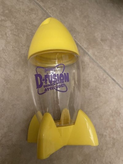 画像1: Denny’s restaurant plastic D Fusion Rocket drink cup Yellow / デニーズ　プラスチック製　ロケット ディフュージョン イエロー ドリンクカップ