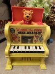 画像1: Disney Pooh Piano Musical Box jack in the box / ディズニーのクマのプー　ピアノ型　ミュージックボックス　ジャックインザボックス　びっくり箱 (1)