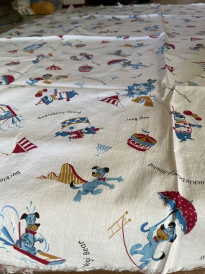 画像1: Huckleberry Hound & Yogi Bear fabric sheet　/ ハンナバーベラ　レア！ハックルベリーハウンド&ヨギベア  布　ファブリック