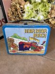 画像1: Hair Bear Bunch Termos Tin Lunch Box 1971/ くまくんトリオ大脱走　ティン製　ランチボックス (1)