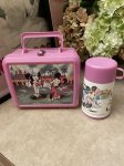 画像1: Mickey & Minnie Lunch Box With Thermos / ミッキー＆ミニーのプラスチック製　ランチボックス 水筒付き、60年代 (1)