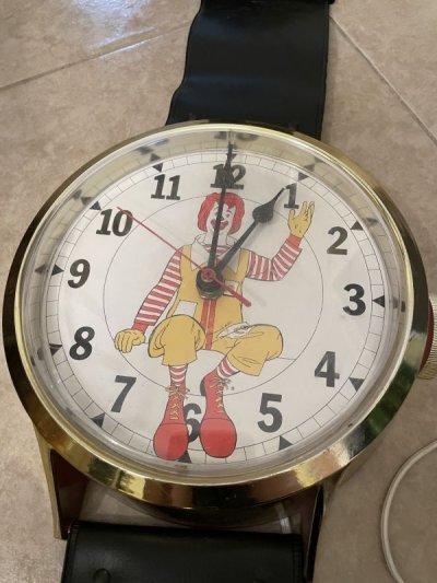 画像2: McDonalds Ronald Large Wall Clock Watch Style  / マクドナルド、ロナルドの大きい腕時計スタイルの丸い壁時計　大きいウォールクロック