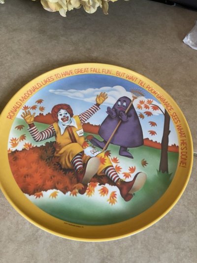 画像2: McDonald’s Plastic Plate set of 2 (A) / マクドナルドのプラスチック製、プレート2枚セット、春＆秋