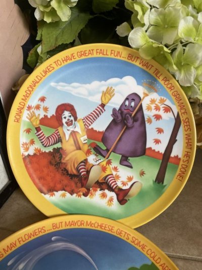 画像1: McDonald’s Plastic Plate set of 2 (B) 1977  / マクドナルドのプラスチック製、プレート2枚セット、春＆秋