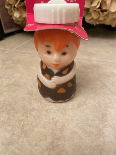 画像1: Hanna Barbera Flintstones Pebbles Baby Milk Bottle with Tag 1977  /  フリントストーンズ、タグ付きペブルスの哺乳瓶ドール