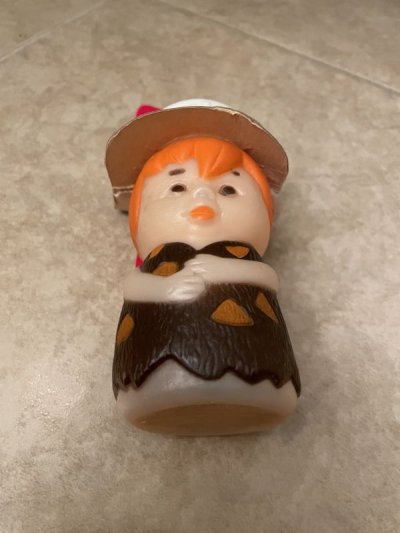 画像2: Hanna Barbera Flintstones Pebbles Baby Milk Bottle with Tag 1977  /  フリントストーンズ、タグ付きペブルスの哺乳瓶ドール