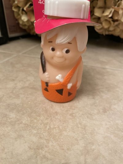 画像1: Hanna Barbera Flintstones Bamm Bamm Baby Milk Bottle with Tag /  フリントストーンズ、タグ付きバンバンの哺乳瓶ドール