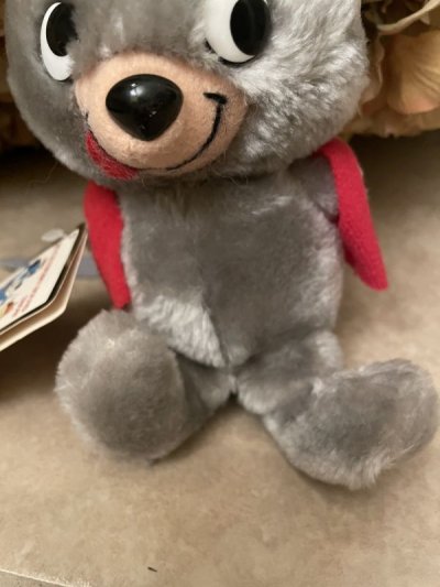 画像2: Hanna Barbers Dixie Plush doll with red vest 、Tag 1985 / ハンナバーベラ　ディクシーのタグ付きぬいぐるみ　赤いベスト　ドール　