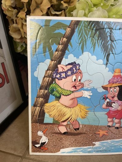 画像1: Warner Bro, Porky Pig Beach Tray Puzzle (C) / ワーナーブラザーズ　ポーキーピッグ　ビーチ　トレイ　パズル　1973年