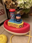 画像1: Fisher Price Boat Tuggy Tooter Toy 1967 / フィッシャープライス　プラスチック&ラバー製　ボート　 (1)