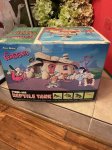 画像1: Hanna Barbera Flintstones Plastic reptile Tank Set with Box 1992 / フリントストーン　箱入り　爬虫類タンク　セット (1)