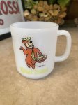 画像1: Yogi Bear Kings Island Glasbake milk glass  Mug / ヨギベア  キングスアイランド　グラスベイクミルクグラス　マグ  1982 年 (1)