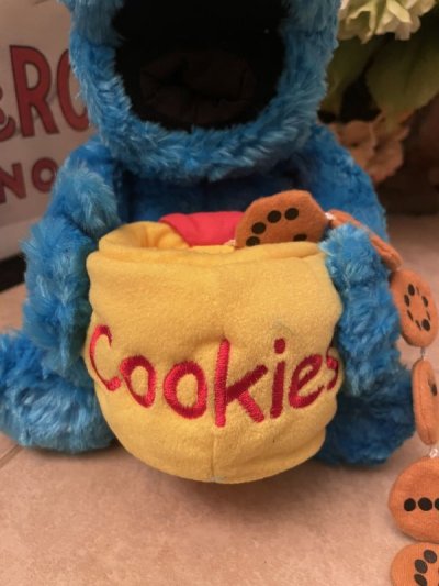 画像2: Sesame Street Cookie Monster Plush Doll with cookie jar & cookies  (B) 2002/ セサミストリート　クッキーモンスター　クッキージャー　ぬいぐるみ