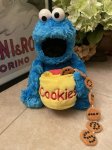 画像1: Sesame Street Cookie Monster Plush Doll with cookie jar & cookies  (B) 2002/ セサミストリート　クッキーモンスター　クッキージャー　ぬいぐるみ (1)