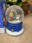 画像5: Peanuts Snoopy Christmas Snow Globe musical ball  with box / ピーナッツ、スヌーピー　箱入りスノーボールのオルゴール (5)