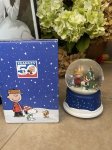 画像6: Peanuts Snoopy Christmas Snow Globe musical ball  with box / ピーナッツ、スヌーピー　箱入りスノーボールのオルゴール (6)