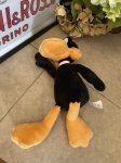 画像9: Warner Bros. Daffy Duck plush doll / ワーナーブラザーズ　ダフィダック　ぬいぐるみ (9)