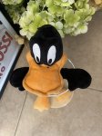 画像2: Warner Bros. Daffy Duck plush doll / ワーナーブラザーズ　ダフィダック　ぬいぐるみ (2)