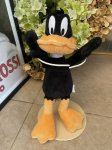 画像1: Warner Bros. Daffy Duck plush doll / ワーナーブラザーズ　ダフィダック　ぬいぐるみ (1)